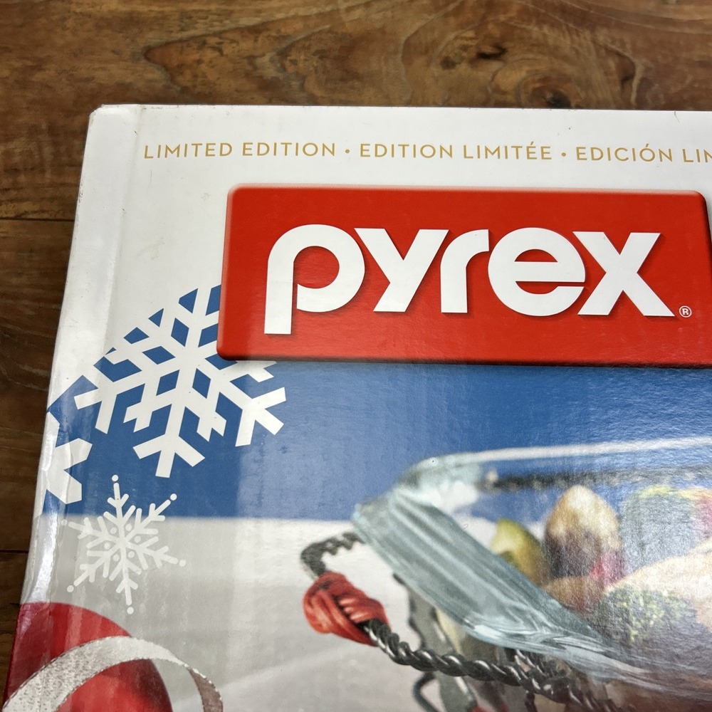 Pyrex Christmas Tree Basket Holiday Serveware 2 Piece Set Limited Edition NEW‎ - Picture 2 of 14